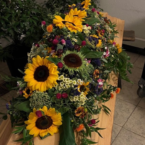 Sargbukett mit Sonnenblumen (saisonal) Bild 1